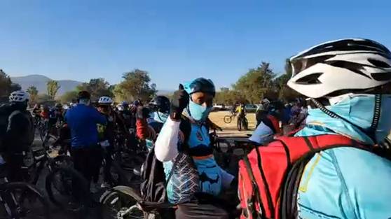 Banderazo de arranque en la primer rodada ciclista familiar – Casacuarán 2023